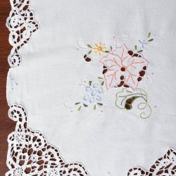 Χειροποίητο τραπεζομάντηλο 800a (160cm X 300cm) λευκό με χρώμα