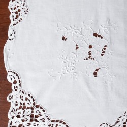 Χειροποίητο τραπεζομάντηλο 800a (160cm X 300cm) λευκό