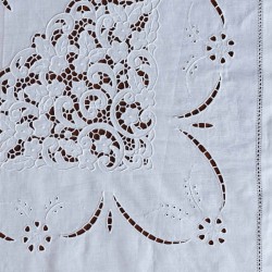 Silk Fashion Κοφτό Τραπεζομάντηλο Χειρός (140Cm X 140Cm) Hy87